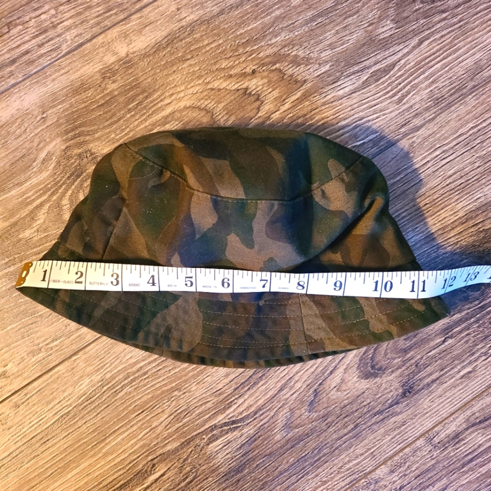 Cameo print bucket hat